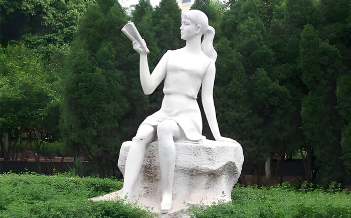 千年匠心，傳世之美——優(yōu)藝雕塑定制人物石雕藝術(shù)