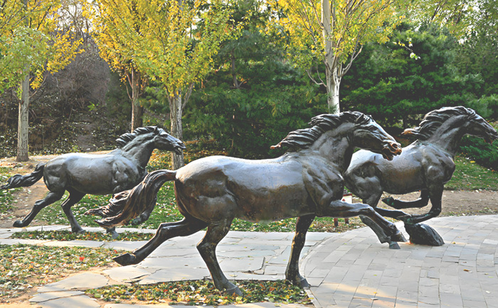 廣場(chǎng)銅馬雕塑——駿馬奔騰 ，鑄就永恒