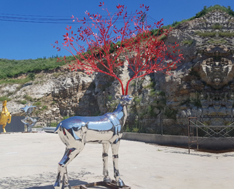 人們?yōu)槭裁聪矚g擺放不銹鋼鹿雕塑？